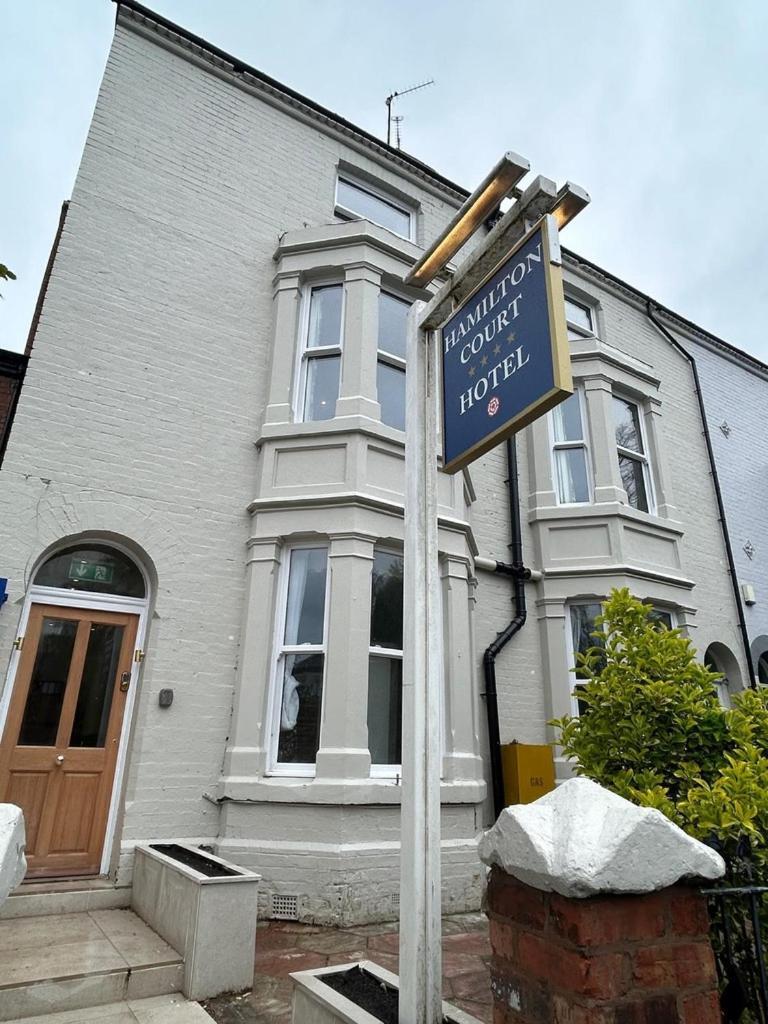 Hamilton Court Hotel Hoole Chester Exterior photo